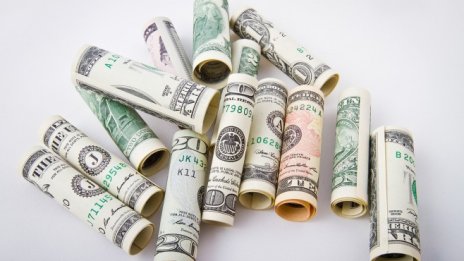 ЕК няма да вкара големите данъчни убежища в черния си списък, твърди експерт