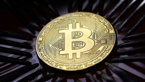 Tesla е инвестирала 1,5 млрд. долара в биткойни и ще ги приема за платежно средство