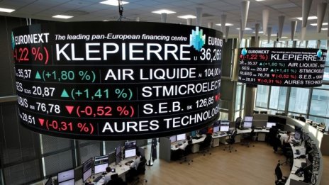 Европейските борси отчетоха спадове след ответния удар на Китай