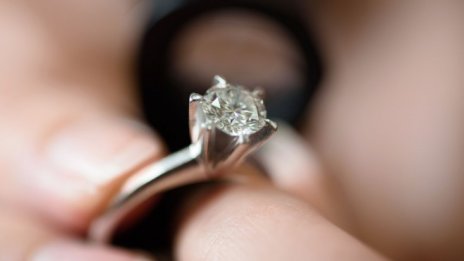 Коронавирусът опустоши пазара на диаманти