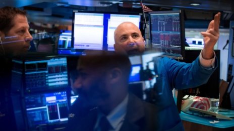 Wall Street започва сесията със спадове след смесените икономически данни*