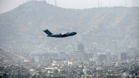 Талибаните поеха пълен контрол над летището в Кабул след изтеглянето на САЩ