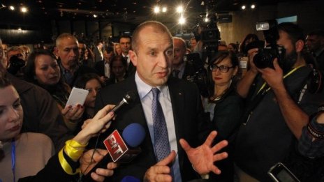 FT: Румен Радев опитва да разсее опасенията, че е твърде близък с Русия