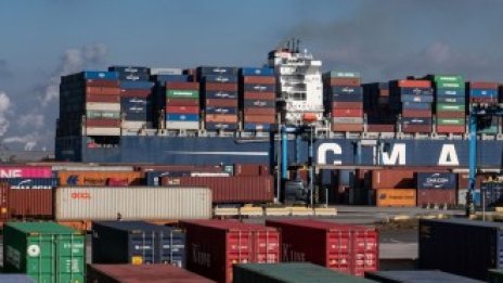 Френските пристанища се задъхват под двойния удар на пандемията и стачките