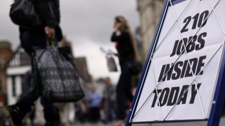 Безработицата в България продължава да пада през юни