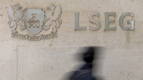 Поскъпването на акциите в отбранителния сектор изведе европейските борси на зелено