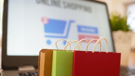 Оборотите в сектора на услугите у нас записват силни ръстове и през лятото