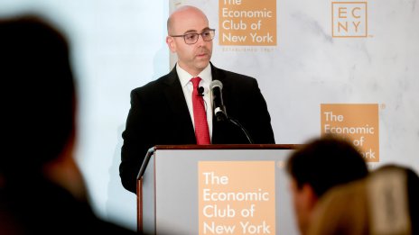 Миран от Фед: Икономическата уязвимост налага бързи съкращения на лихвите