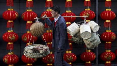 Растежът на китайската икономика се забавя леко до 6,8%