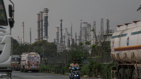 Митата срещу руския петрол може да развалят отношенията на Тръмп с Китай и Индия