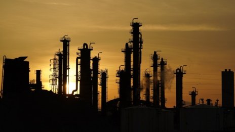 Китай спасява Ирак с многомилиардна сделка за покупка на петрол