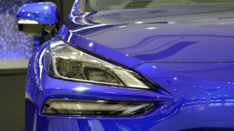 Toyota показа нова водородна кола в опит да привлече внимание към технологията