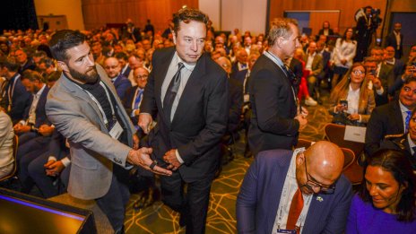 Мъск и Тwitter спечелиха по един рунд преди истинската съдебна битка 