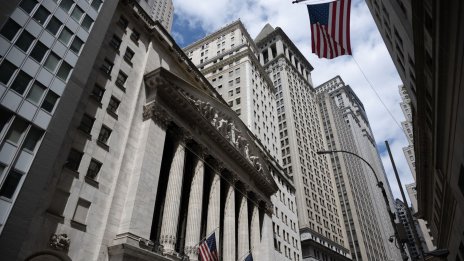 Dow Jones изтри почти 285 пункта