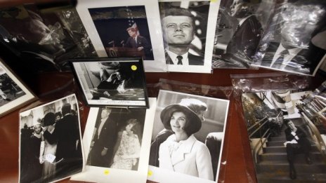 Писма на бивш британски посланик до Жаклин Кенеди бяха купени за 123 хил. долара