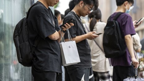 Apple е изправена пред труден старт на годината