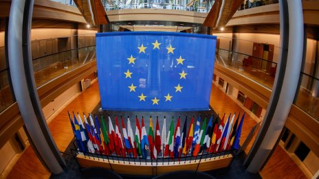 Фон дер Лайен се опитва да балансира силите в бюджетните преговори, но ЕП иска повече