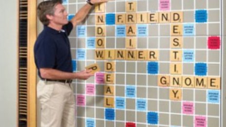 Най-големият Scrabble се продава за 12 хил. долара 