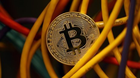 Централните банки трябва да емитират свои дигитални валути