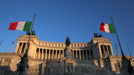 Рим понижи целта за дефицит през 2019 г. в опит да се спаси от наказанията на ЕК