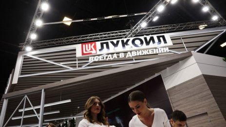 Правителството опитва да разбере как "Лукойл България" определя цените на горивата