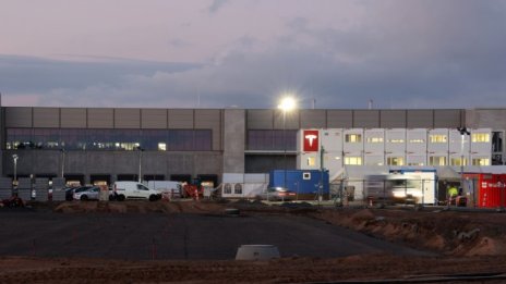 Фабриката на Tesla в Германия вече произвежда по 100 електромобила на ден