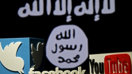 Френски асоциации погнаха Facebook, Twitter и YouTube за реч на омразата
