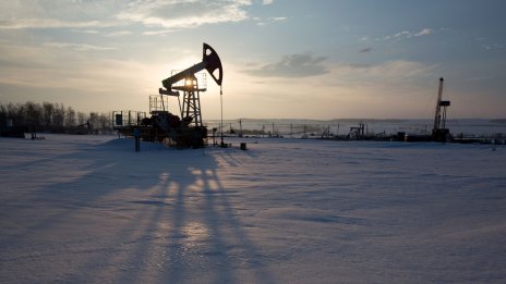 Слабите търговски данни на Китай удрят цената на петрола*