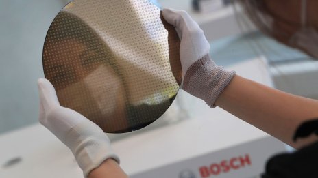 Автомобилната индустрия се пренасочва към чиповете от силициев карбид