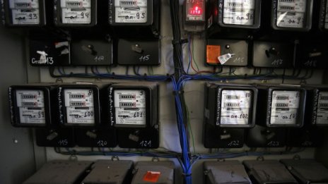 Икономически абсурд: как при кражбите на ток санкцията оправдава рисковете