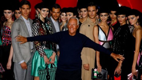 Армани планира да прехвърли модната си империя на благотворителната си фондация