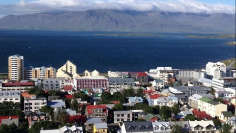 Исландия започва да вдига мерките за капиталов контрол от догодина