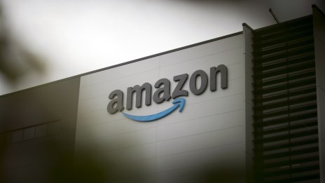 Amazon планира да съкрати близо 10 хил. служители