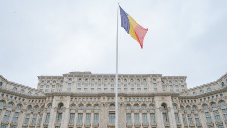 Румънското правителство оцеля след вот на недоверие