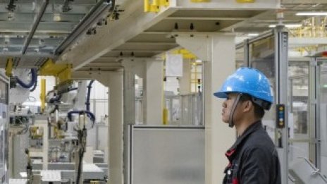 Спадът на китайското фабрично производство вещае проблеми за икономиката