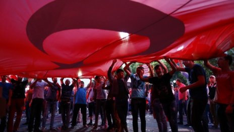 Турция е в перманентно извънредно положение