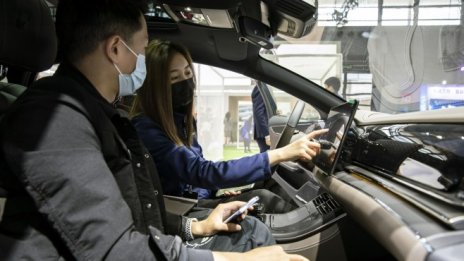 Huawei ще инвестира 1 млрд. долара в автономна технология, която засенчва Tesla