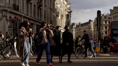 Великобритания излиза от третата блокада с ръст на БВП