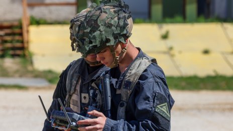 Американската армия иска оръжейните ѝ системи да комуникират помежду си