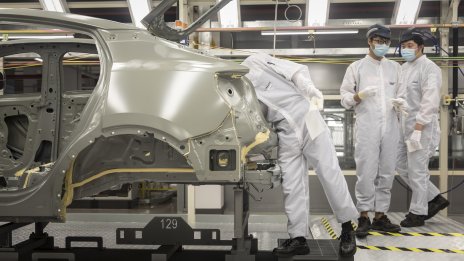 Контролът върху разходите и силните продажби подкрепят печалбата на Geely за 2024 г.