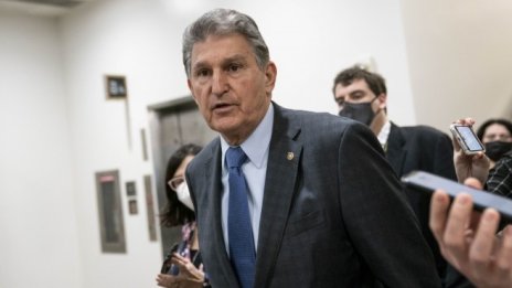 Сенатор подложи крак на плановете на Байдън да подкрепи електрическата мобилност