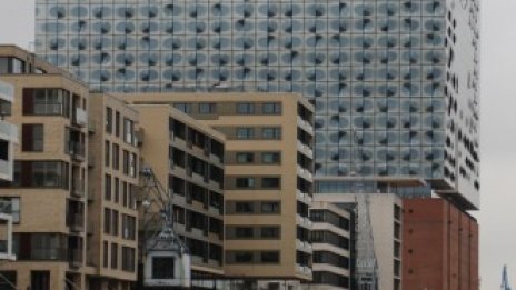 В Хамбург оцеляването при климатичните промени означава живот с водата