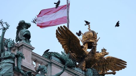 Капанът на корупцията: Как Европа направи крайната десница велика отново