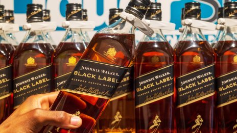 Ръстът на продажбите и свиването на разходите дават тласък на акциите на Diageo