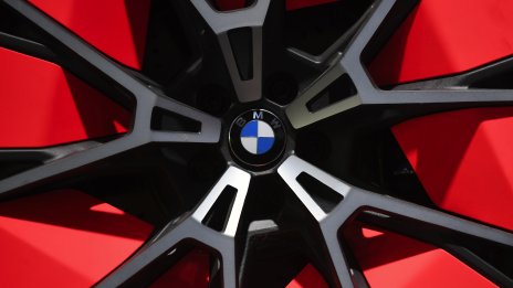 След Mercedes Китай препъна и BMW