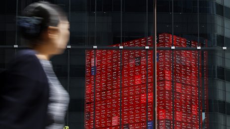 Фондовите пазари се сринаха, петролът рязко поскъпва след израелския удар срещу Иран