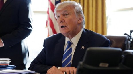 Тръмп раздува стойността на оръжейния бизнес със Саудитска Арабия