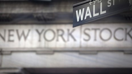 С понижения за индексите стартира търговията на Wall Street*