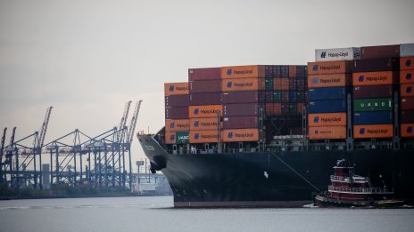 ЕС отчита лек спад на вноса и износа от Китай през 2024 г.