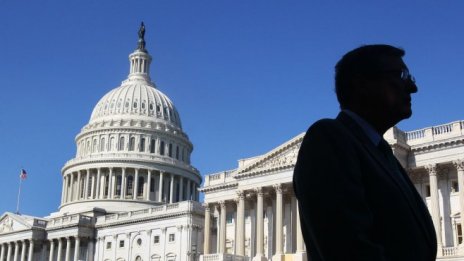 Сенатът на САЩ прие извънредния пакет от икономически мерки за 2 трлн. долара